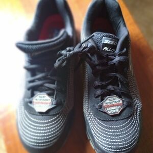 Sketcher's slip resistant & alloy toe shoes.  Black and grey color size 8 us